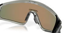 Load image into Gallery viewer, Oakley Sunglass _ Latch™ Panel 0OO9404
