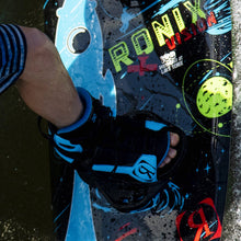 Load image into Gallery viewer, RONIX WAKEBOARDING KIDS BOOTS 2023- Vision - Stage 1 - Black / Blue
